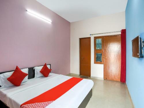 Hotel Oyo 74083 Safeway Inn