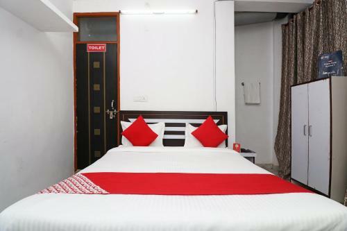 Hotel Oyo 18395 Star Palace