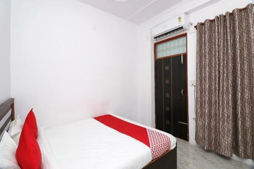 Hotel Oyo 18395 Star Palace