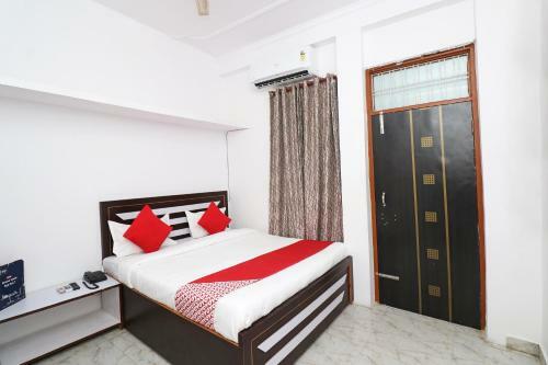 Hotel Oyo 18395 Star Palace