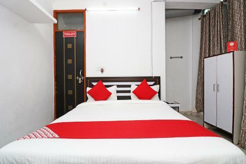 Hotel Oyo 18395 Star Palace