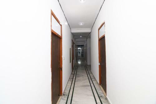 Hotel Oyo 18395 Star Palace