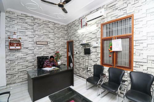 Hotel Oyo 18395 Star Palace