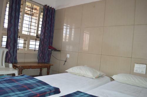 Hotel Mourya Deluxe A/c Lodge