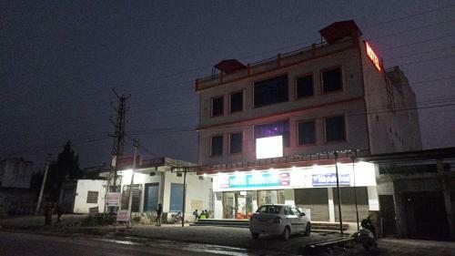 Hotel Dhanush Palace