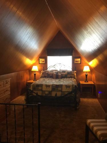 Acorn Rd Cabin With Mountain Views