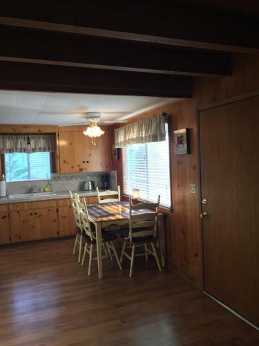 Acorn Rd Cabin With Mountain Views