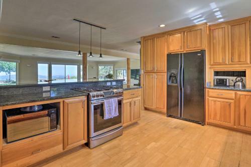 Luxe Auburn Hideaway With Tennis Court And Views!