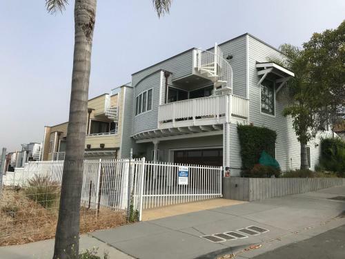 Sunsetter - 305 First St