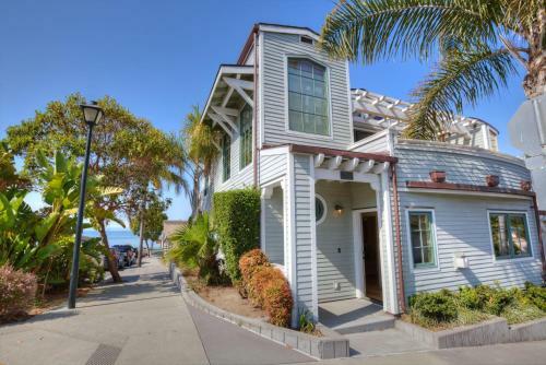 Sunsetter - 305 First St