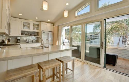 Sunsetter - 305 First St