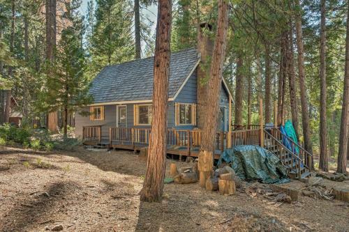 Cozy Cabin About 3 Mi To Big Trees State Park!