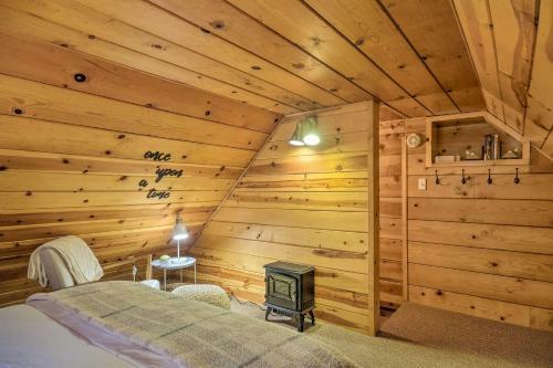 Cozy Cabin About 3 Mi To Big Trees State Park!
