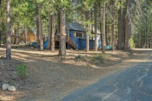 Cozy Cabin About 3 Mi To Big Trees State Park!
