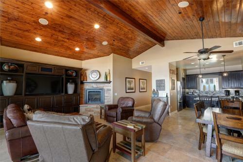 Beach Front In Avila - 370frnt