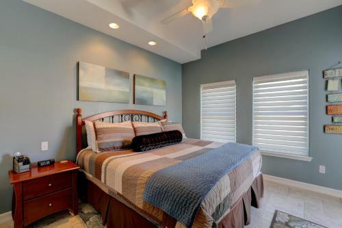 Beach Front In Avila - 370frnt