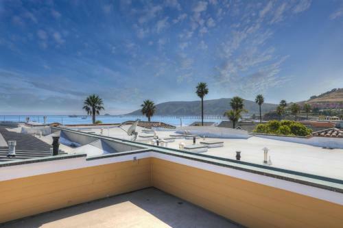 Beach Front In Avila - 370frnt