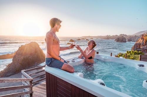 Seamist Beach Cottage, Private Beach & Ocean Views