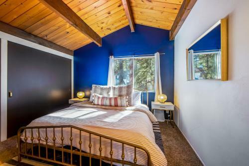 Samia's Bear Cabin