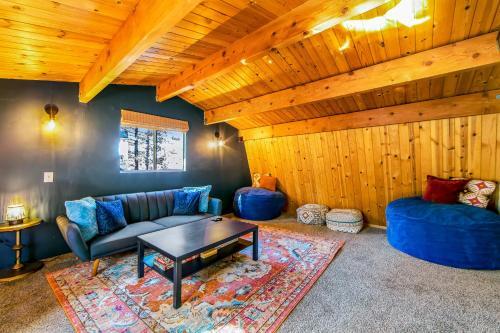 Samia's Bear Cabin