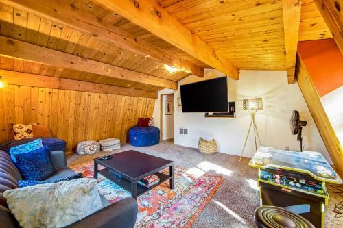 Samia's Bear Cabin
