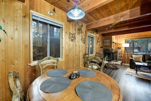 Little Foot Cabin