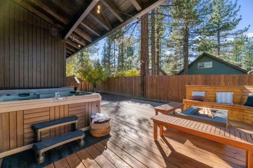 Modern Split Level Cabin -hot Tub & Game Room