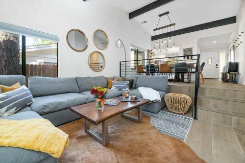 Modern Split Level Cabin -hot Tub & Game Room