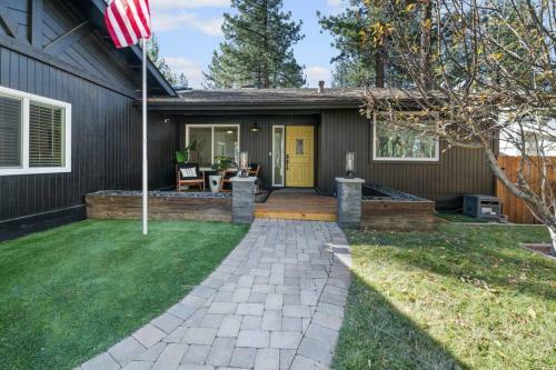 Modern Split Level Cabin -hot Tub & Game Room
