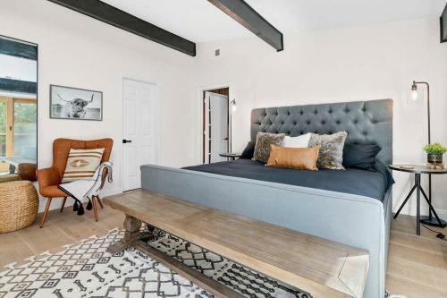 Modern Split Level Cabin -hot Tub & Game Room