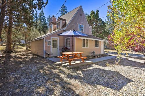 Cozy Cottage With Spacious Yard About 4 Mi To Ski!