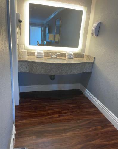 Motel Legacy Inn & Suites
