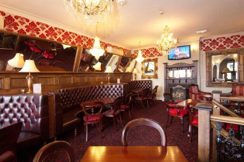 Posada Globe & Crown