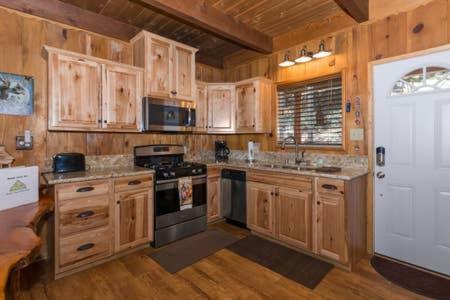Doormat Vacation Rentals - Moonridge Mountain Manor