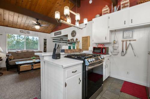 Moonridge Bear Mountain Cabin