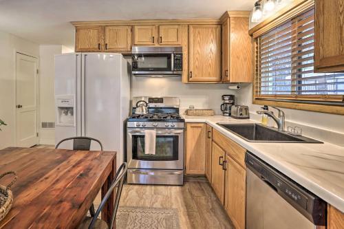 Cozy Cabin About 3 Mi To Big Bear Mtn Ski Resort!