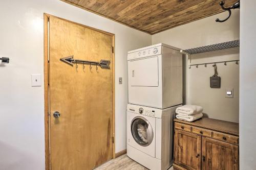 Cozy Cabin About 3 Mi To Big Bear Mtn Ski Resort!