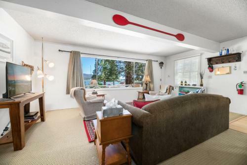 The Cottage At Sawmill Cove Lakefront