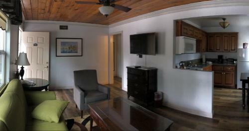 Hotel Bay Meadows Resort