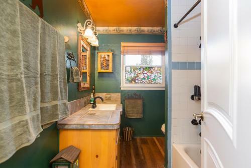 Bear Cabin-central Ac, Play Deck, Jacuzzi