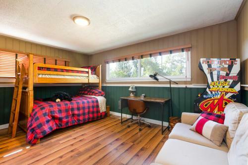 Bear Cabin-central Ac, Play Deck, Jacuzzi