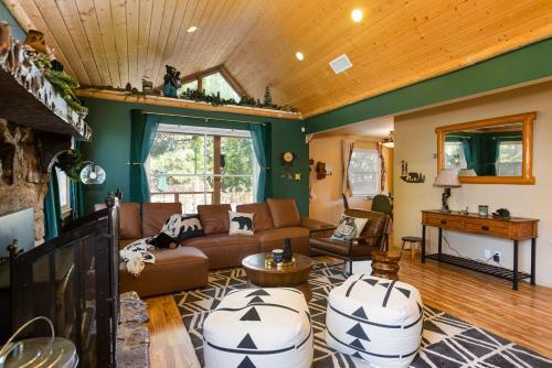 Bear Cabin-central Ac, Play Deck, Jacuzzi