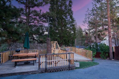 Bear Cabin-central Ac, Play Deck, Jacuzzi