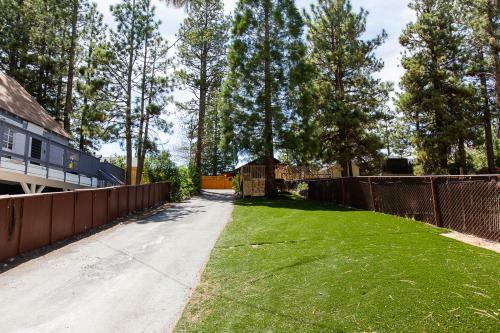 Bear Cabin-central Ac, Play Deck, Jacuzzi