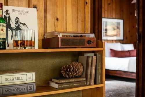 Cougar Rd - Cougar Lodge