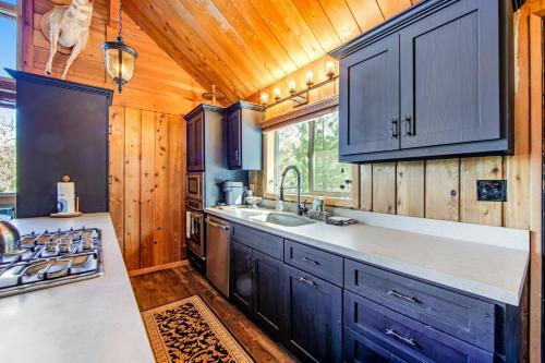 Black Raven Cabin