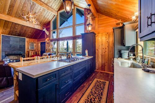 Black Raven Cabin