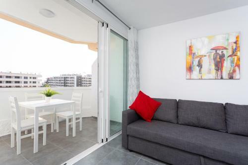 "close To The Sky": Apartment Surrounded By Beaches
