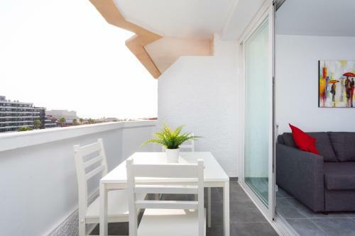 "close To The Sky": Apartment Surrounded By Beaches