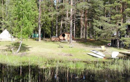 Saarj�rve Puhkemaja Gl�mping